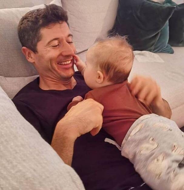 Laura Lewandowska with her dad, Robert Lewandowski.